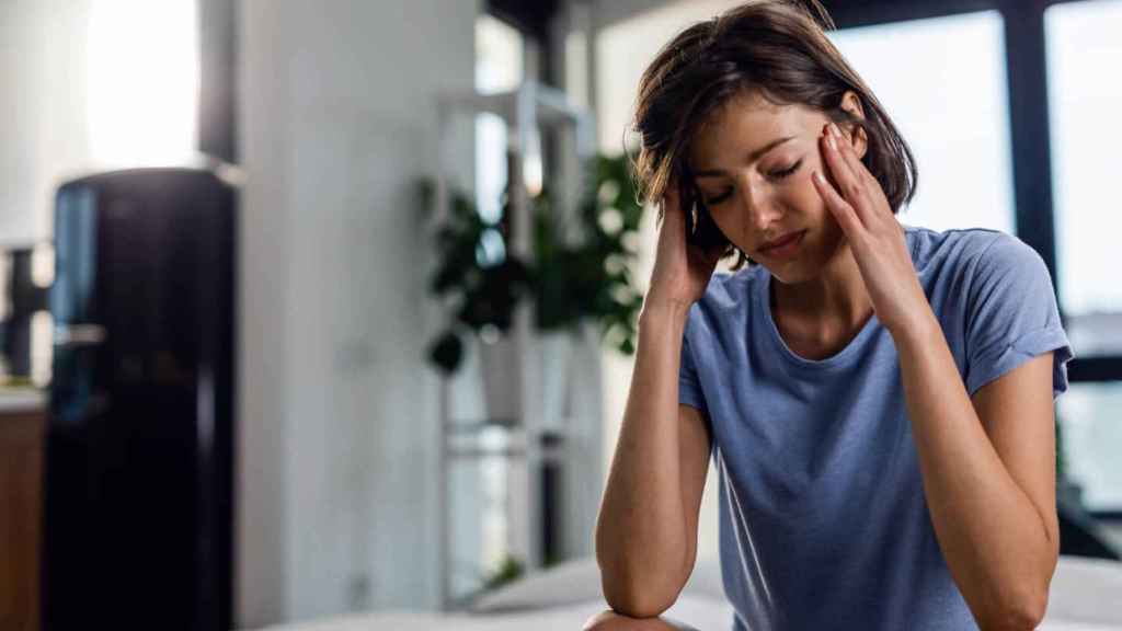 Una mujer sufre los efectos de la fibromialgia