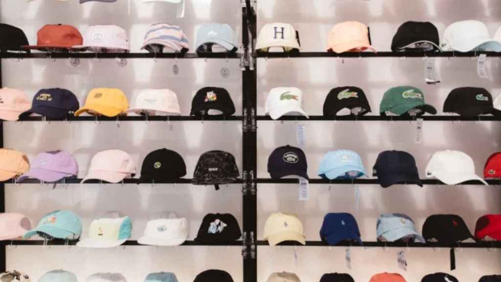 Algunas de las gorras en venta en La Tienda de las Gorras