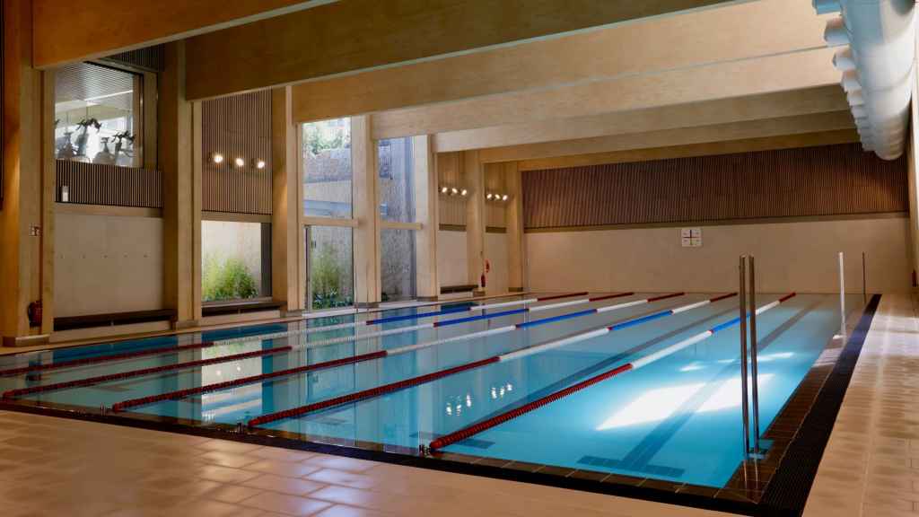 Piscina cubierta de 25 metros destinada a la natación deportiva del RC de Polo de Barcelona