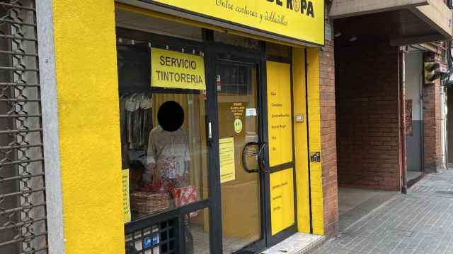 Señalan a una costurería del barrio de Sant Andreu de Barcelona por rotular en castellano