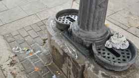 Jeringuillas en una fuente de agua del barrio del Raval