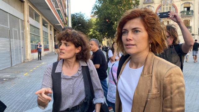 Elisenda Alamany y Eva Baró a su llegada al Orfeó Martinenc, donde ERC iba a votar el acuerdo con Jaume Collboni