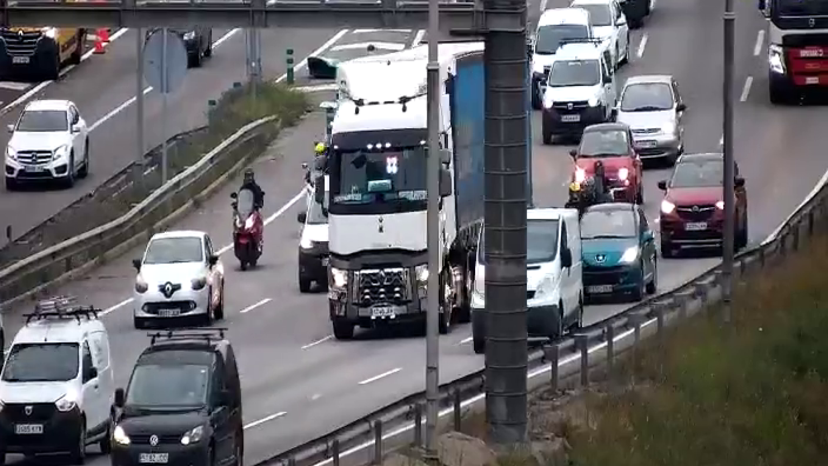 Colapsada la entrada a Barcelona por un accidente en la C-58