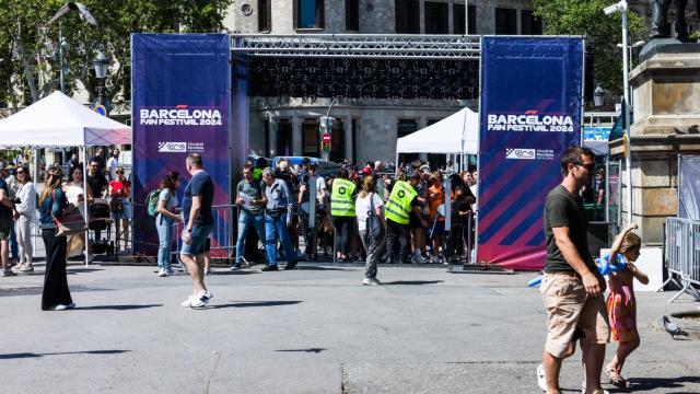 Entrada a la zona para aficionados de la F1 instalada en Barcelona