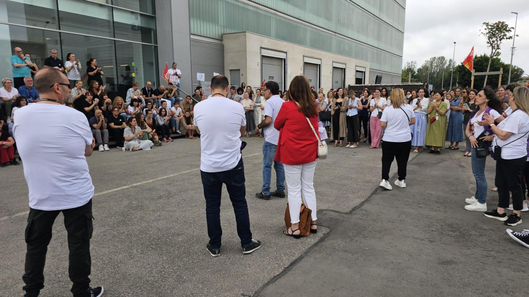 Manifestación de las trabajadoras de Pronovias en El Prat