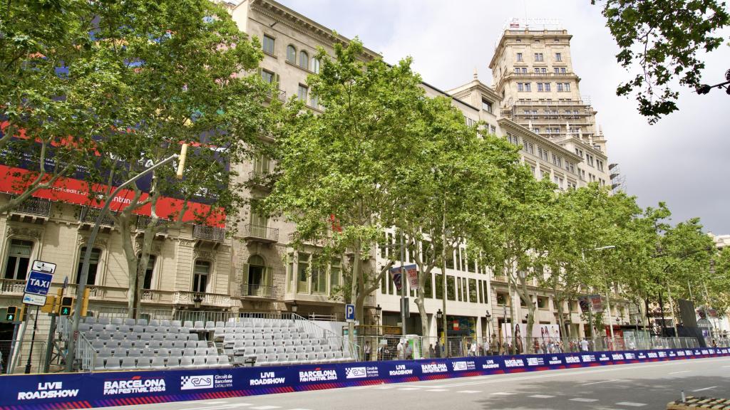 El paseo de Gràcia, preparado para el 'road show' de la Fórmula 1