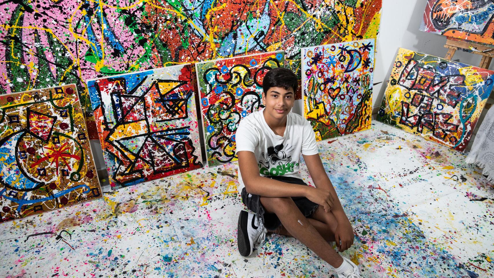 Juanito Cortés, el pintor de 14 años nacido en Badalona, en su estudio de Sabadell