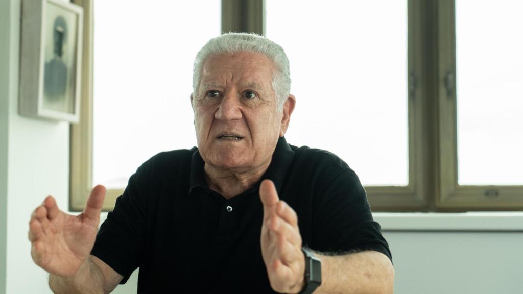 Lluís Bassat, en la entrevista con 'Metrópoli' desde su oficina