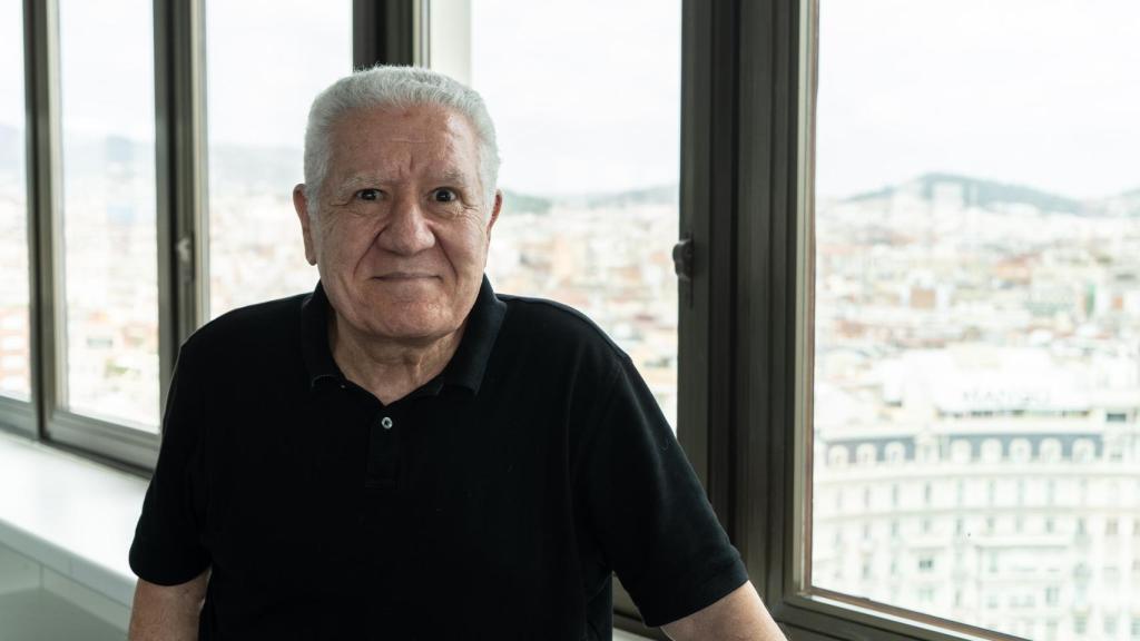 Lluís Bassat, en su oficina con vistas a toda la ciudad de Barcelona