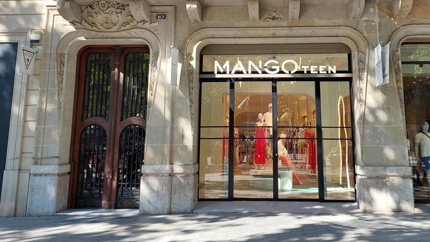 Tienda Mango Teen en el paseo de Gràcia de Barcelona