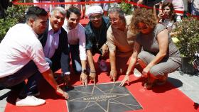 Guillermo Massana, Joan Laporta, Manu Reyes, Ronaldinho, Nico Cerpa y Pakita Cruz en la inauguración del paseo de las estrellas de Castelldefels