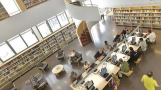 Collboni saca partido de las bibliotecas: Barcelona fomenta 180 clubs de lectura