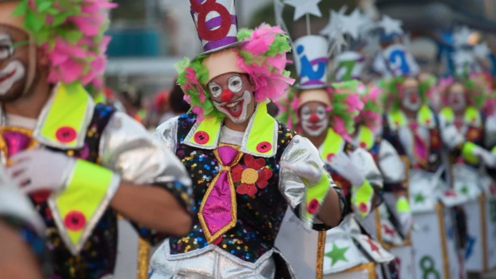 Desfile de una edición anterior del carnaval de verano de Castelldefels