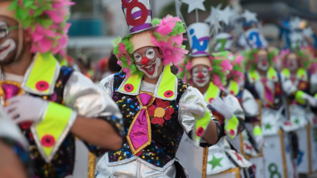 Desfile de una edición anterior del carnaval de verano de Castelldefels