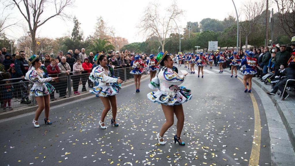 Desfile de una edición anterior del carnaval de verano de Castelldefels