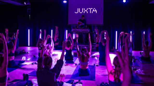 Clase dirigida por Juxta, un innovador crossover entre el fitness y la cultura de club
