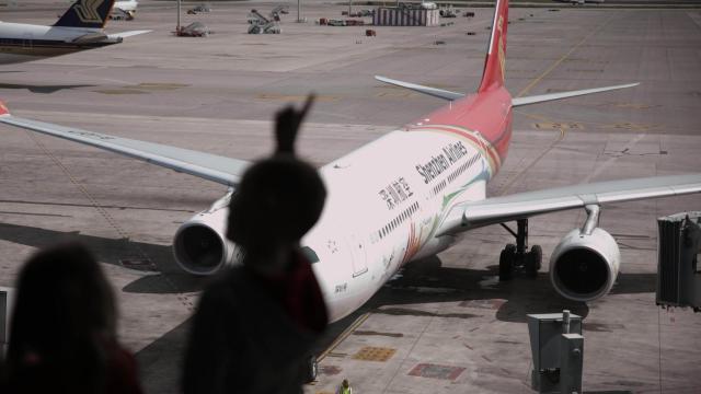Un avión de Shenzhen Airlines en el Aeropuerto de Barcelona-El Prat