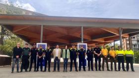 La alcaldesa Núria Parlon con los diferentes cuerpos de seguridad en Santa Coloma