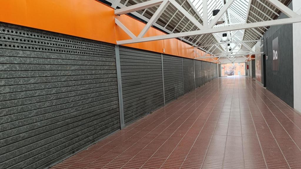 Paradas cerradas en el mercado de Can Serra de L'Hospitalet