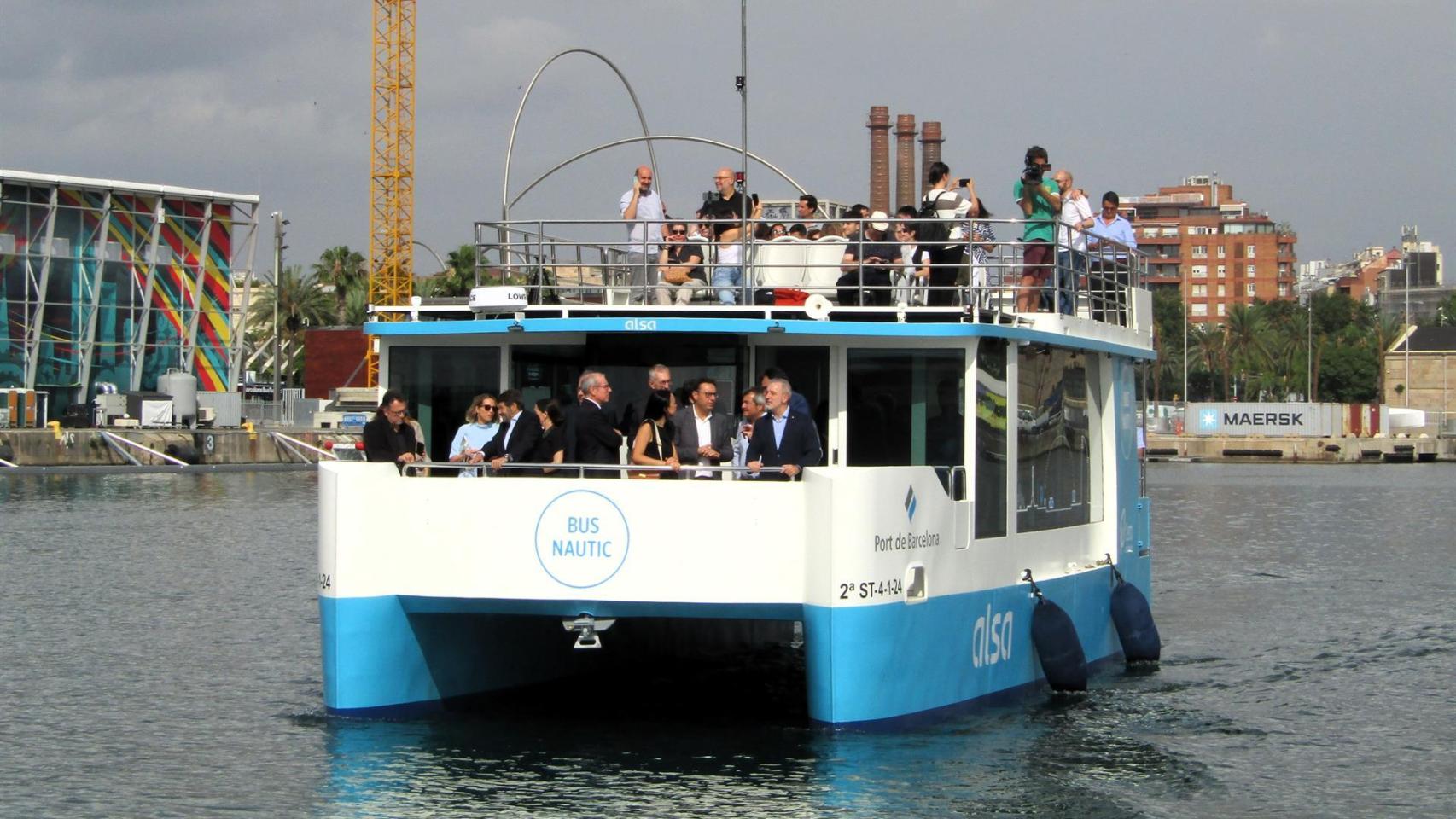 Viaje de inauguración del bus náutico con el alcalde de Barcelona, Jaume Collboni; el presidente del Port, Lluís Salvadó; el director del Port Vell, David Pino, y el consejero delegado de Alsa, Francisco Iglesias