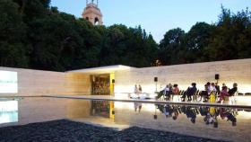 Cine al aire libre en el Pabellón Mies van der Rohe