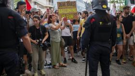 Manifestantes del sábado, 6 de julio, contra la masificación turística en Barcelona