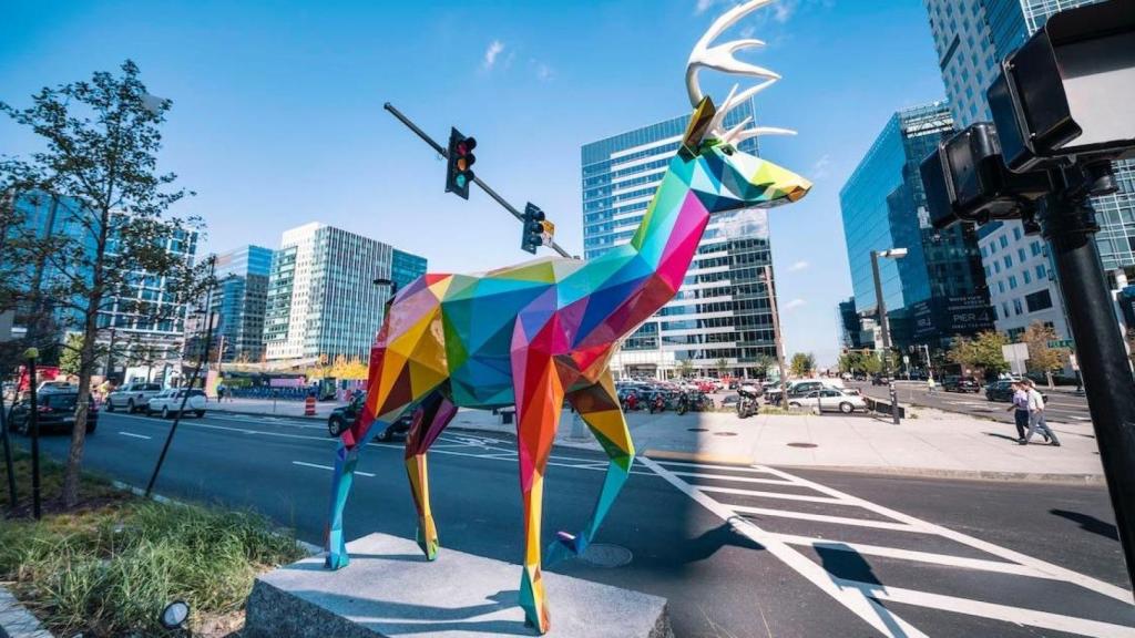 Escultura de Okuda en el paseo marítimo de Boston