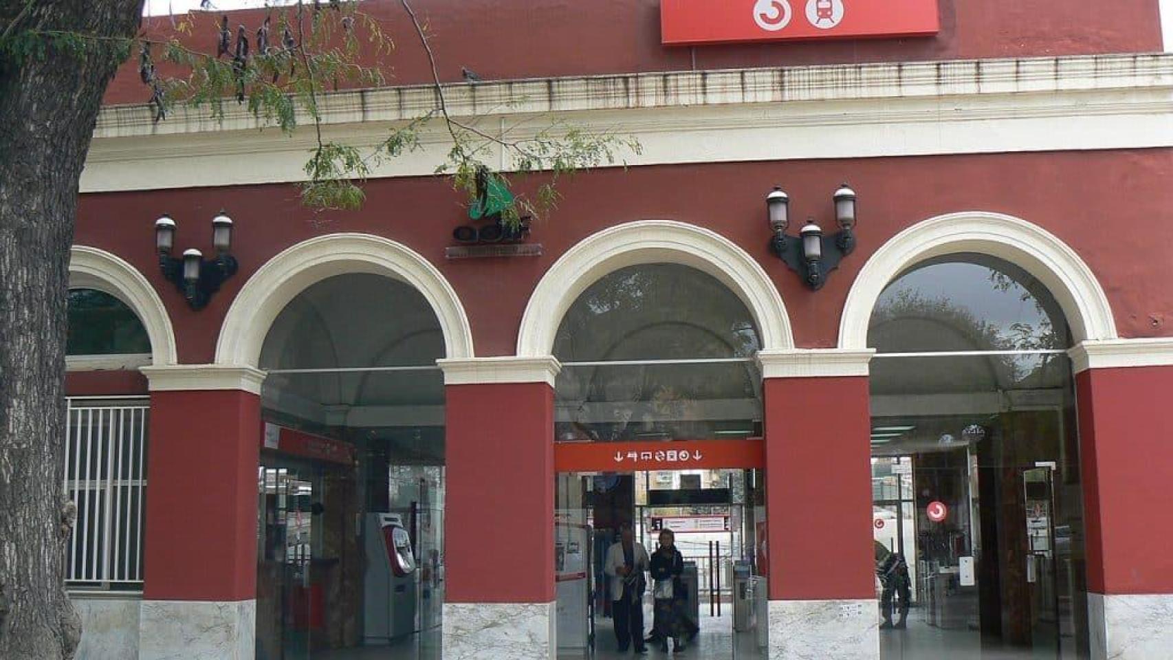 La fachada de la estación de Sant Andreu Comtal