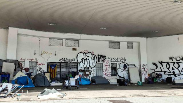 Campamento de sintecho en el Poblenou