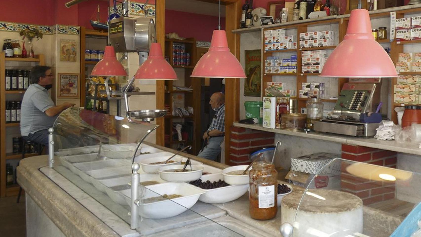 Interior de la Bacallaneria Ros del barrio de Gràcia