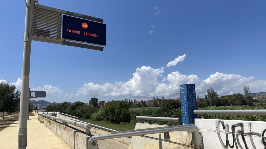 Cierran el Parc Fluvial del Besòs por el vertido tóxico a raíz del incendio de Polinyà