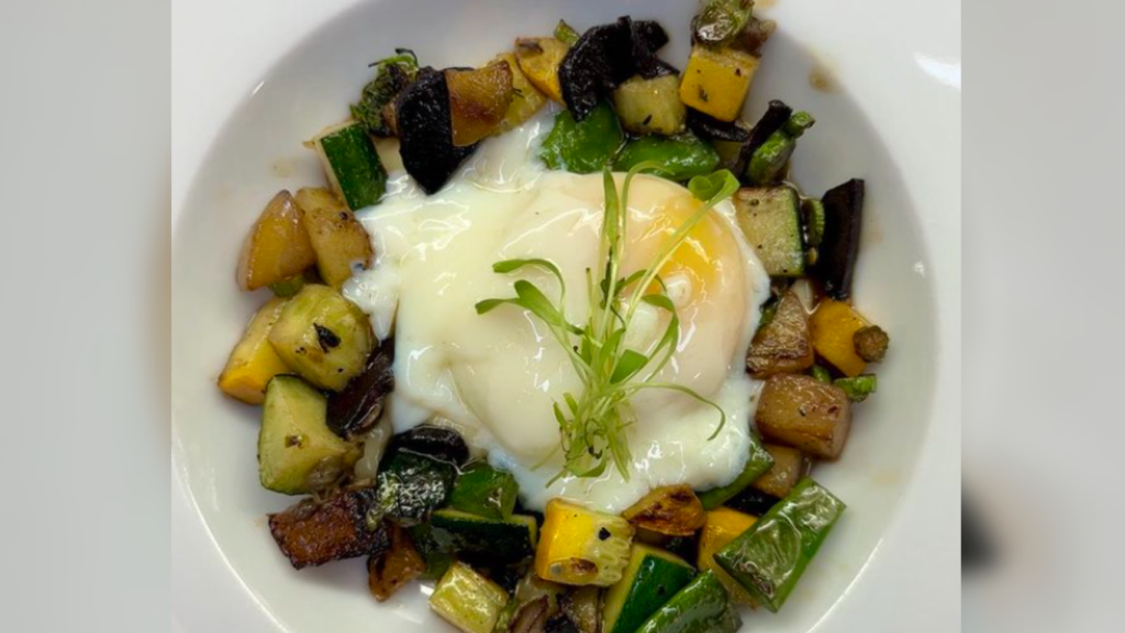 Huevo con parmentier de verduras en La Palma de Bellafila