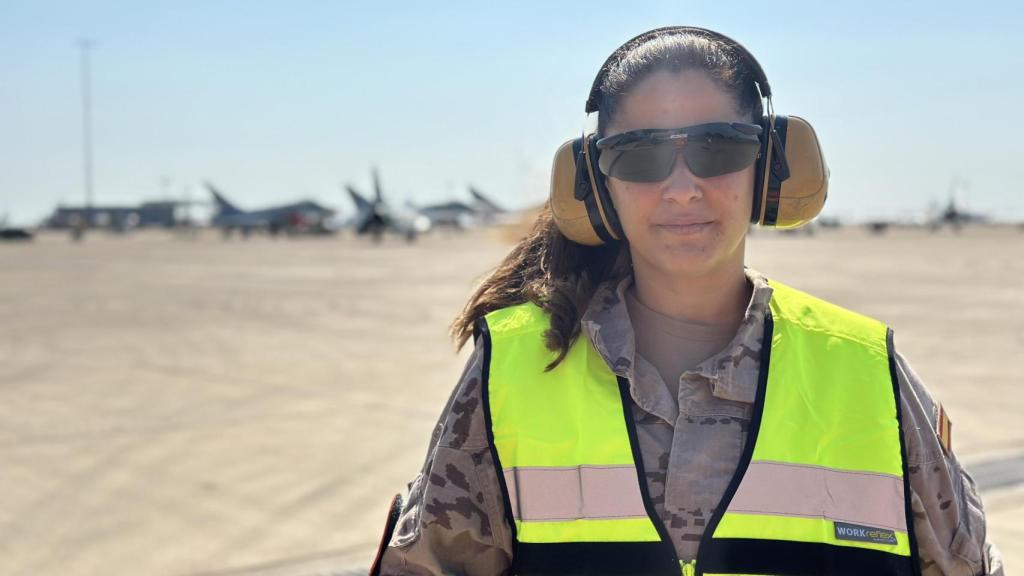 Carolina, la aviadora barcelonesa del ejército que se prepara en Australia para dar la vuelta al mundo