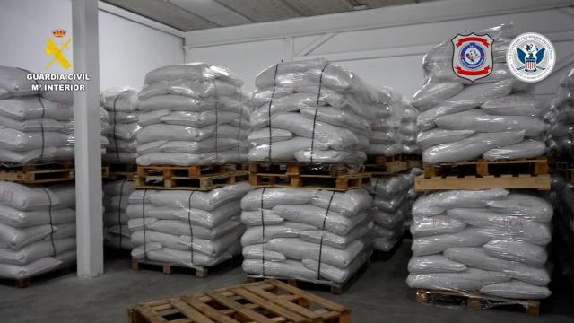 Sacos de arroz llenos de cocaína incautados en el Port de Barcelona