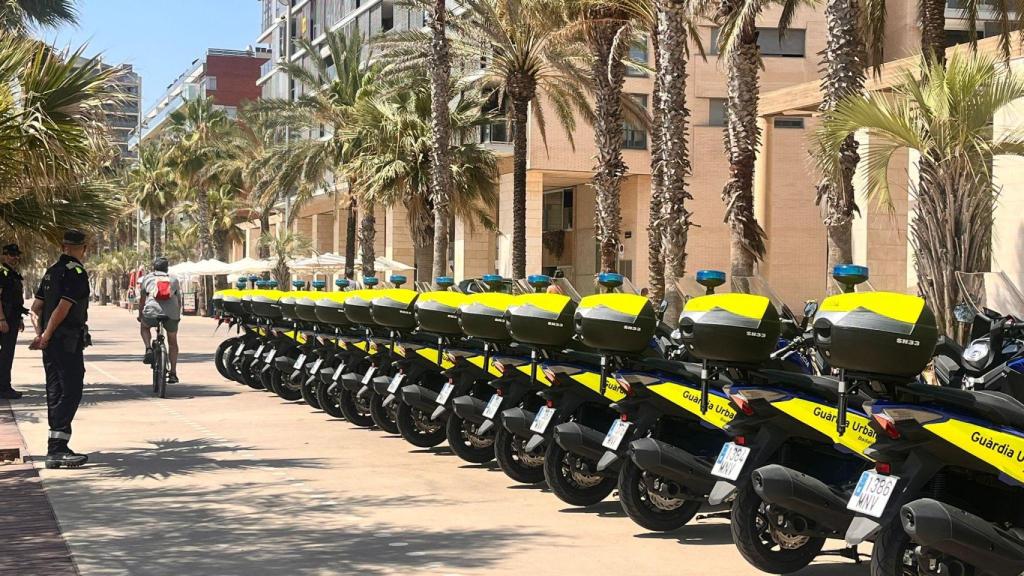 Presentación de 17 motos policiales en Badalona