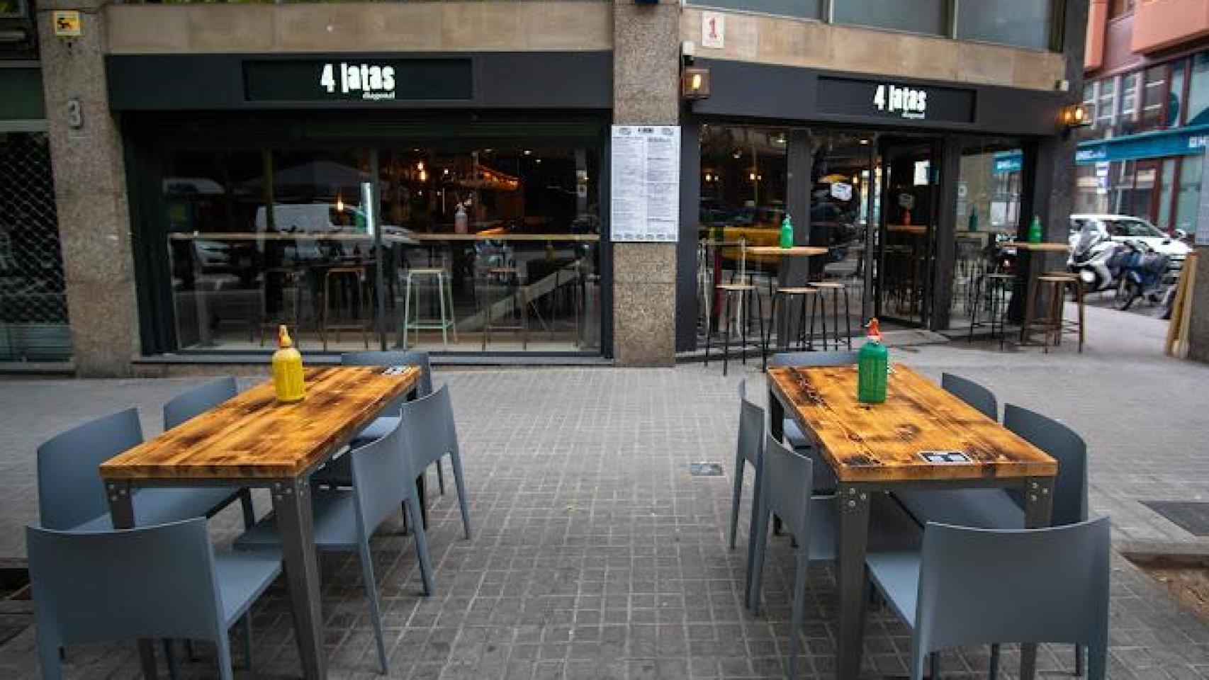 Exterior del bar 4 Latas Diagonal en Barcelona