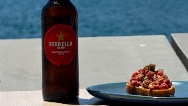 Una tapa y una cerveza de la ruta gastronómica de Estrella Damm