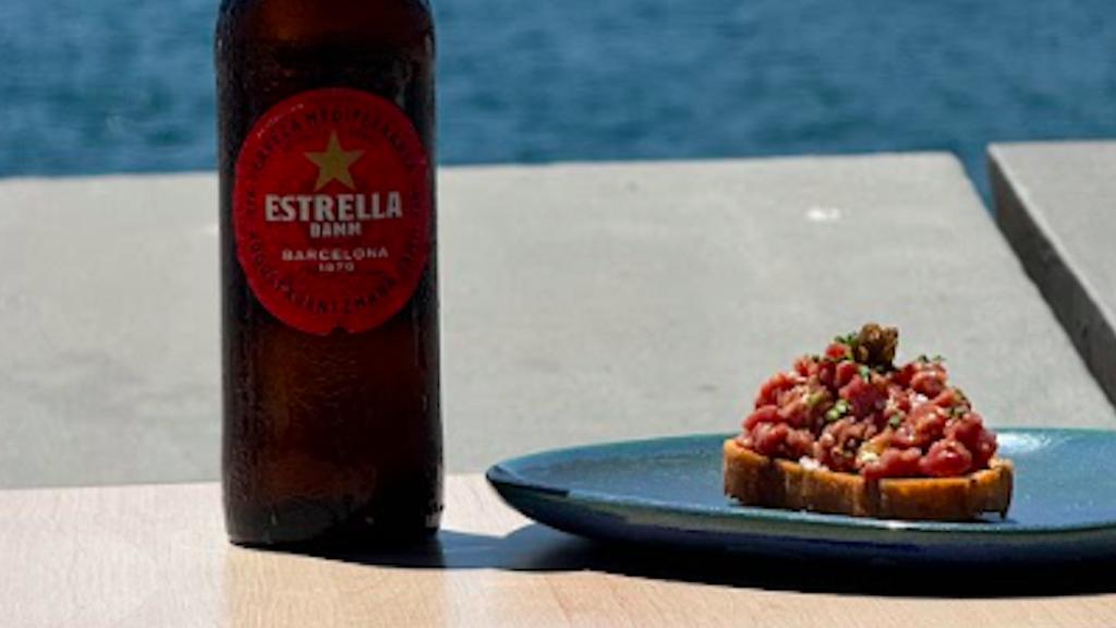 Una tapa y una cerveza de la ruta gastronómica de Estrella Damm