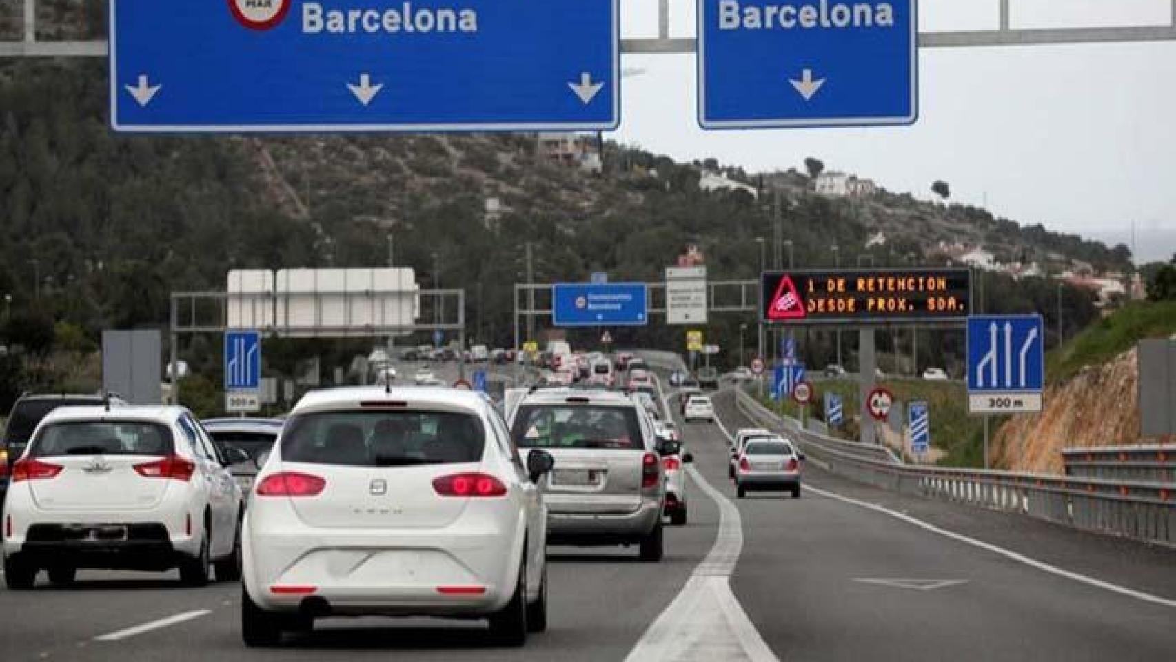 Retenciones de coches en la C-32 en su paso por Castelldefels