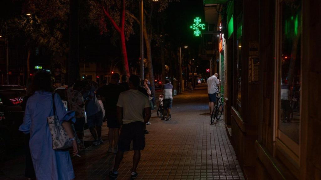 Una farmacia del paseo Maragall de Barcelona marca 32 grados