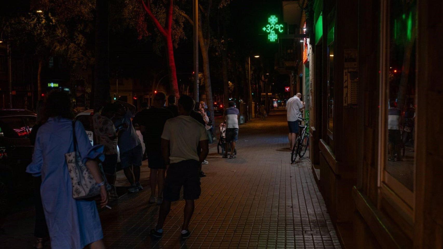 Una farmacia del paseo Maragall de Barcelona marca 32 grados