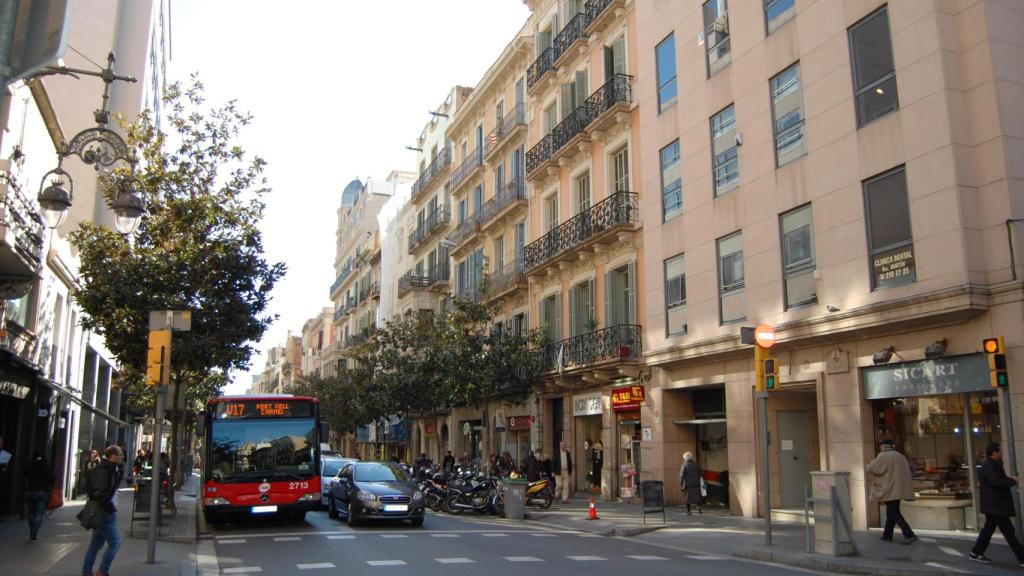 El eje comercial de la calle Gran de Gràcia de Barcelona