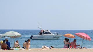Dotaciones de la Guardia Urbana y los Bomberos buscan a un joven en la Nova Icària