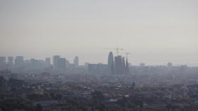 Panorámica de Barcelona durante un episodio de contaminación