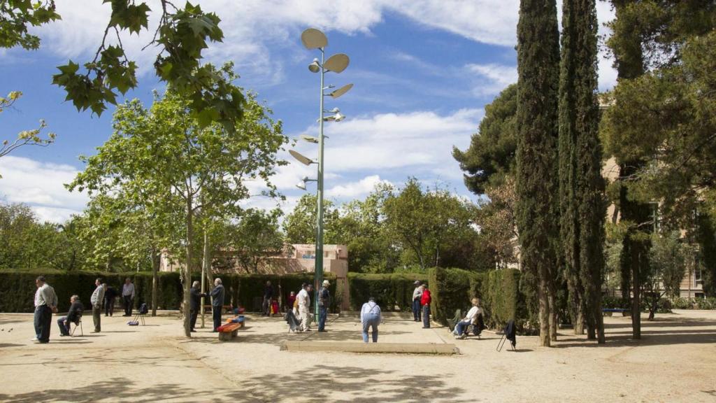 Zona del parque para la gente mayor