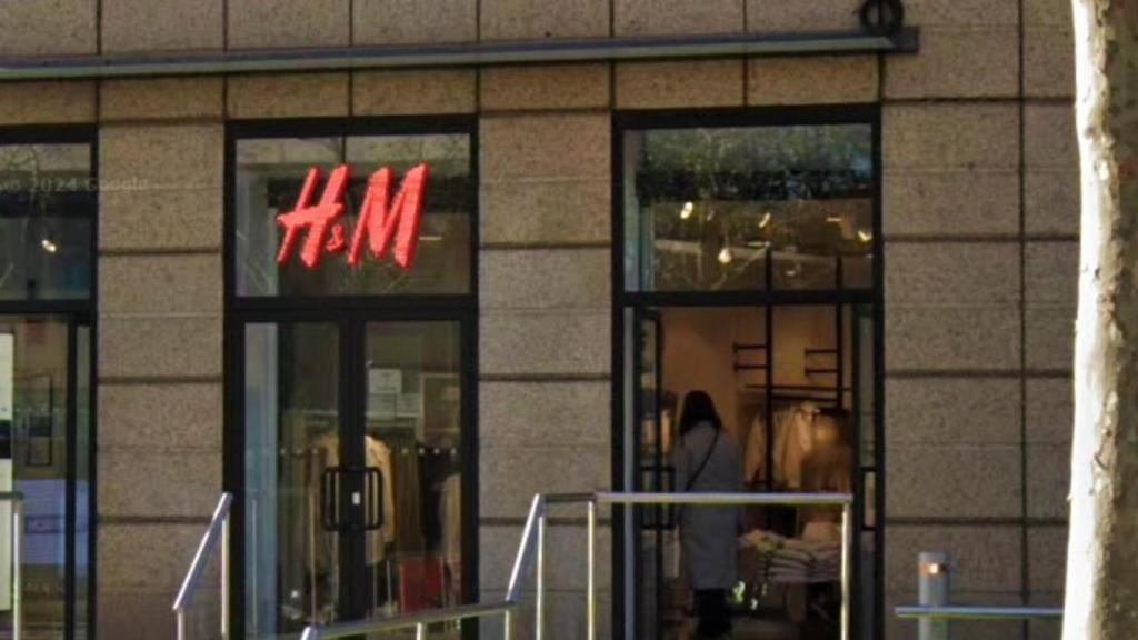 Tienda de H&M en el edificio Emesa