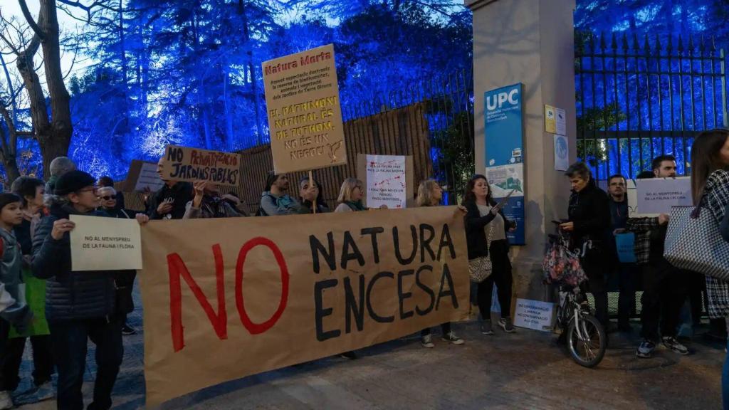 Manifestación a las puertas de 'Natura Encesa'