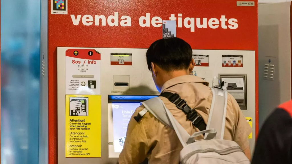 Un cartel que advierte a los usuarios del metro de Barcelona