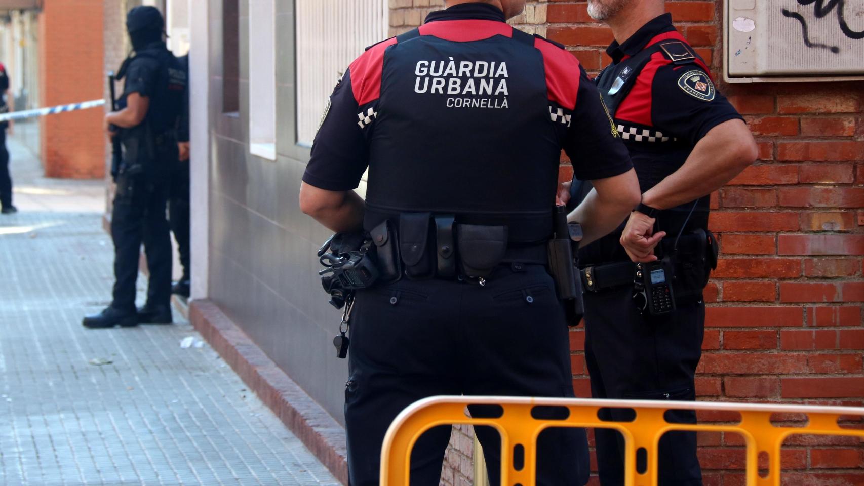 Agentes de la Guardia Urbana de Cornellà de Llobregat