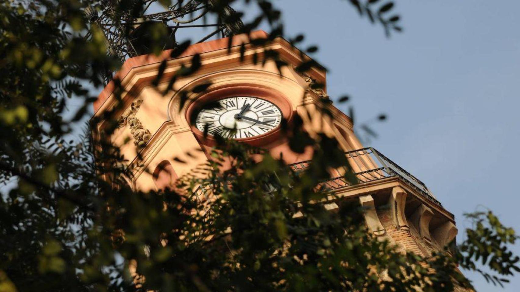 Reloj de la Torre del Rellotge de la plaza de la Vila de Gràcia